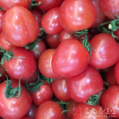 西红柿中含有丰富的维生素C