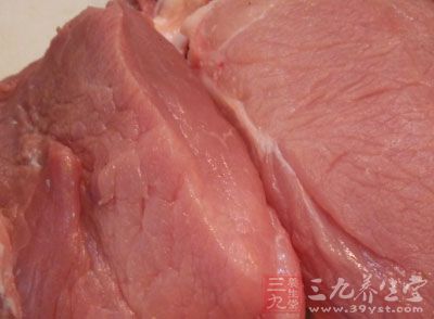 从孕前及刚开始怀孕时，就要开始注意多吃瘦肉、家禽