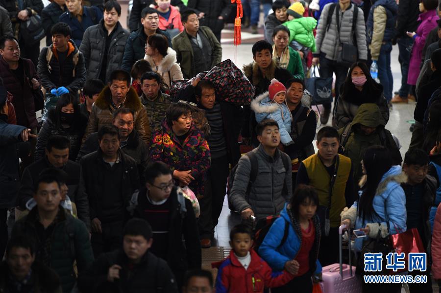 （社会）（4）北京铁路迎来元宵节后返程高峰