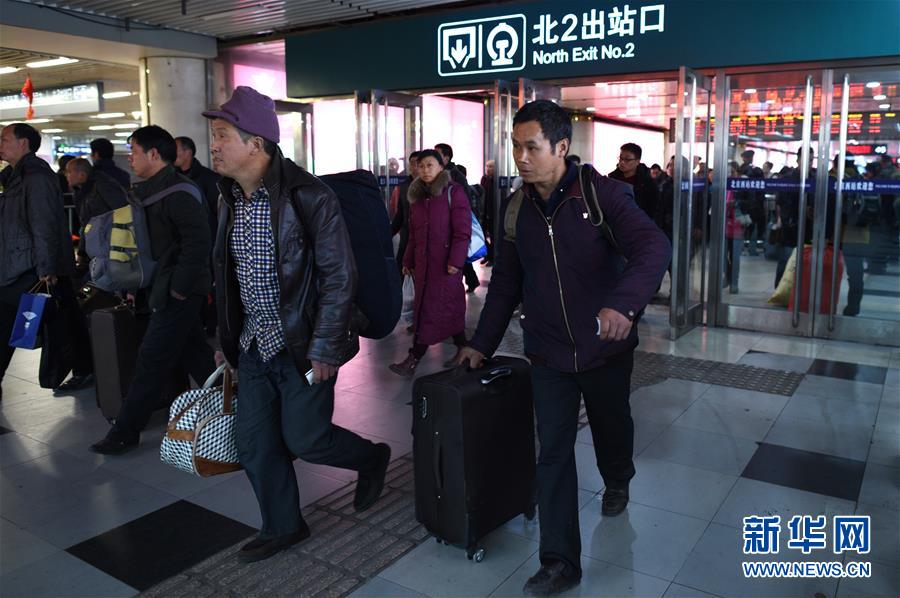 （社会）（2）北京铁路迎来元宵节后返程高峰