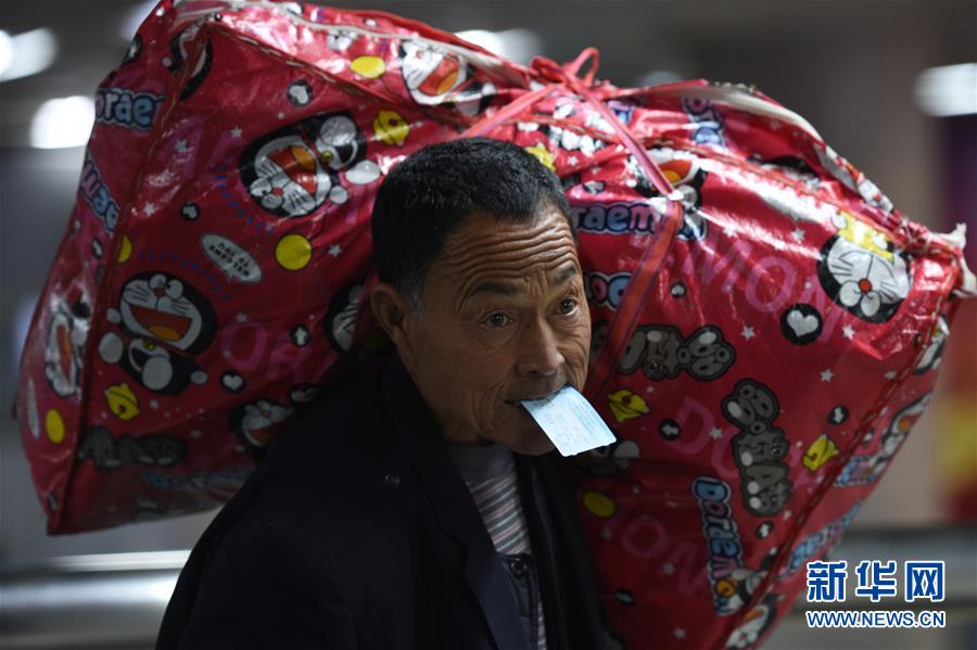 （社会）（3）北京铁路迎来元宵节后返程高峰