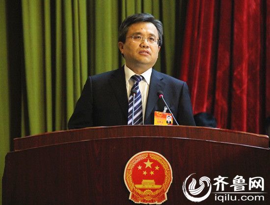 新当选的聊城市人民政府市长上台讲话