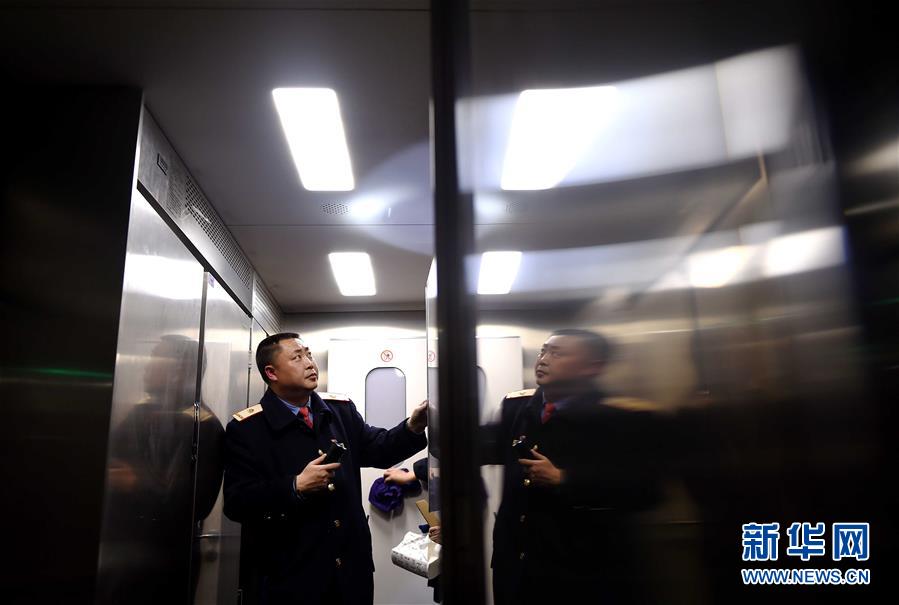 （关注春运）（4）忙碌的春运“夜行者”