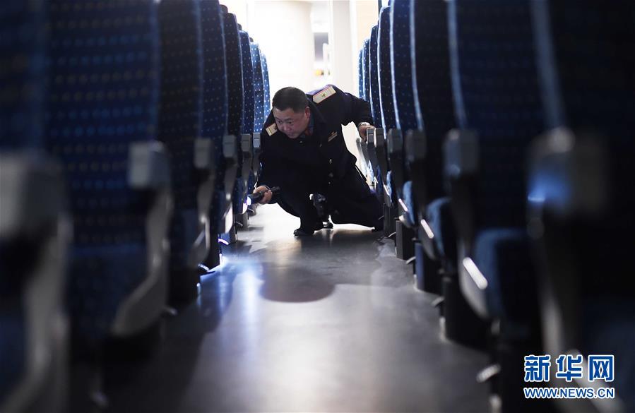 （关注春运）（3）忙碌的春运“夜行者”