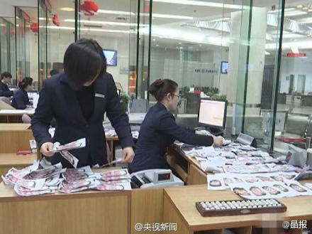 8万养老钱被烧 老人家房子也被烧毁