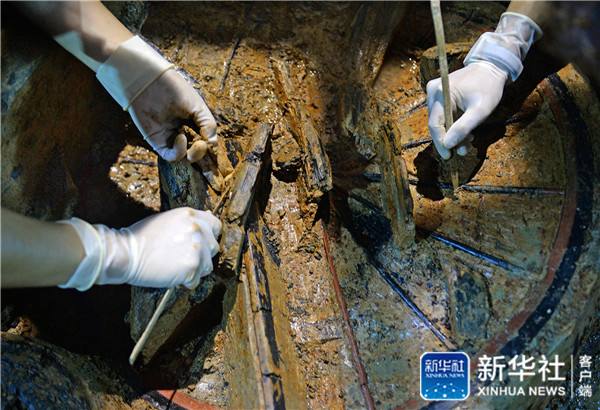 南昌西汉海昏侯墓发现大型车马坑。