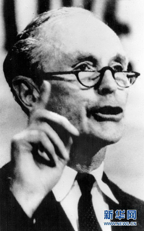 这是亚历克·道格拉斯－霍姆的资料照片。霍姆于1963年至1964年任英国首相。新华社发