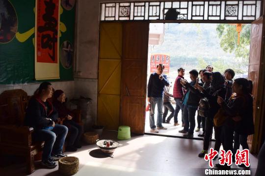 长寿盛名之下巴马拥挤喧嚣难题待解