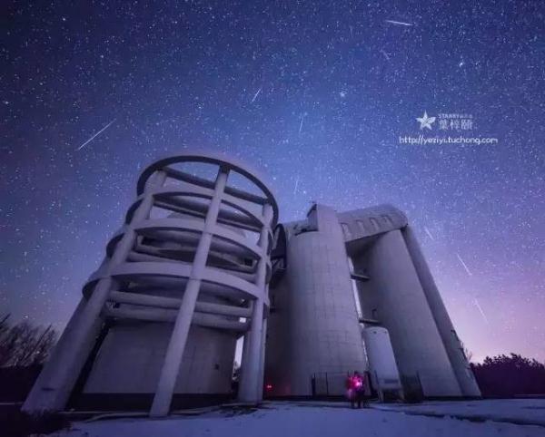 酷炫的星轨要怎么拍出来？专业星空摄影师手把手教会你！