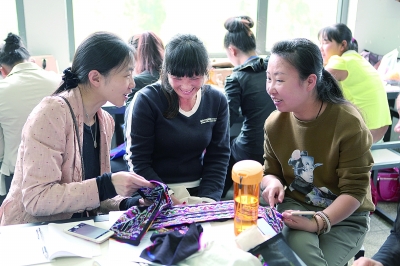 文化部非遗司负责人就非遗传承人群研培计划答