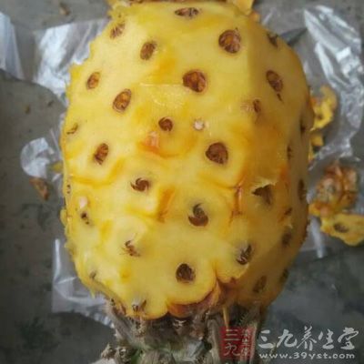 菠萝还含有高水平的菠萝酶