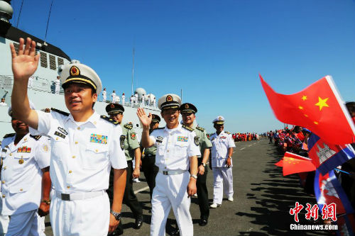 中国海军第21批护航编队结束访柬启程回国