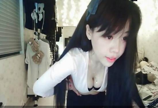 女主播直播中怒骂观众:你敢放地址我敢干死你