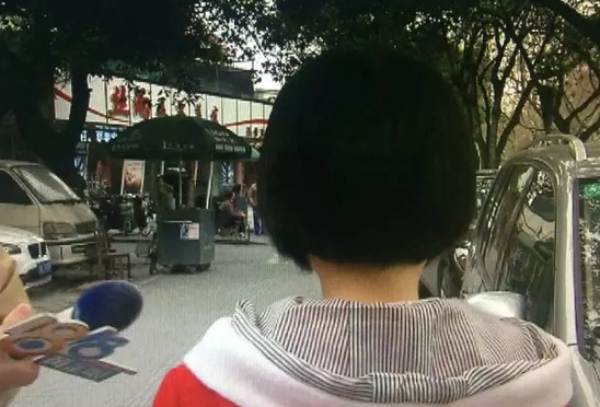 女子洗头花2万3 修眉8000元点痣140元/颗