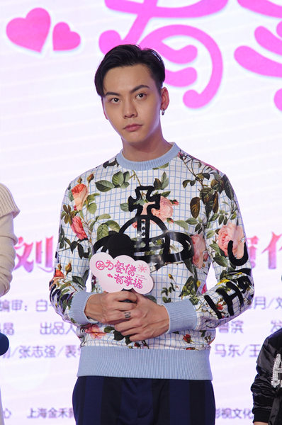 陈伟霆笑容干净