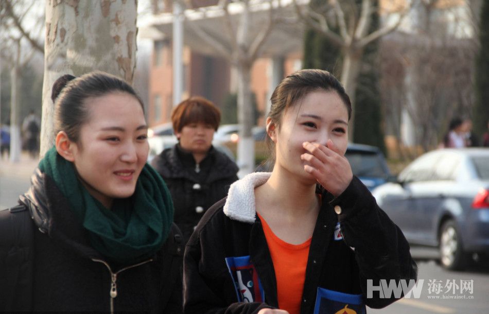 山东滨州：空乘招考现场美女如云