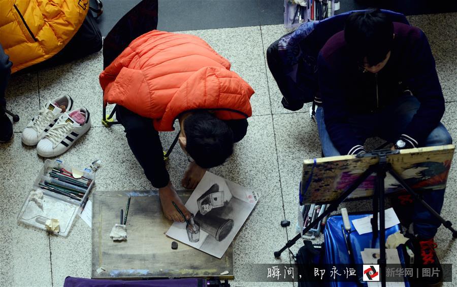 #（社会）（3）山东无臂考生参加艺考逐梦