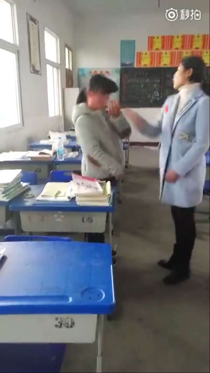 网传教师殴打学生