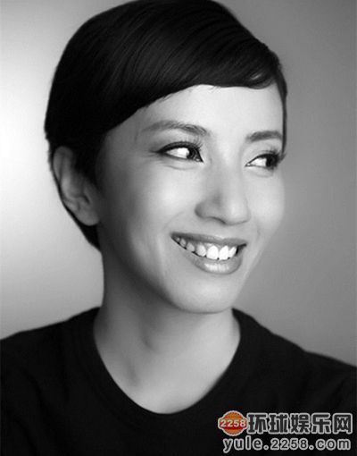 “同班不同命”北电96级12位美女现状：赵薇变富豪李佳嫁靳东
