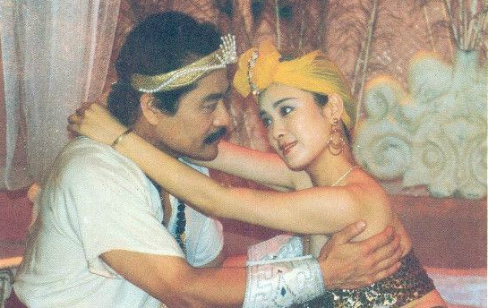 1990年，傅艺伟凭借《封神榜》中的苏妲己一角迅速走红。