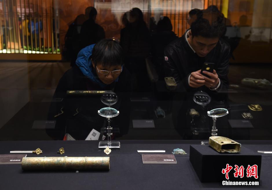海昏侯墓文物亮相北京 观众惊叹古物太美