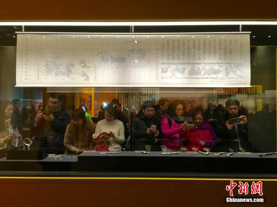 海昏侯墓文物亮相北京 观众惊叹古物太美