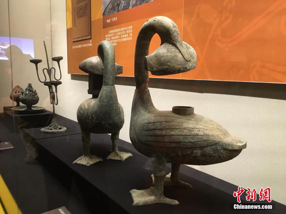 海昏侯墓441件文物亮相北京 青铜制品精美繁复