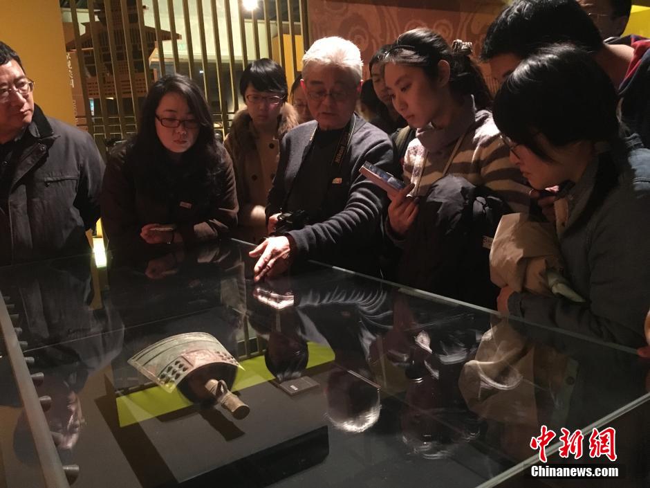 海昏侯墓文物亮相北京 观众惊叹古物太美