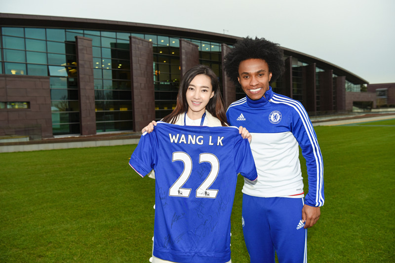 和威廉（Willian Borges da Silva）同样的球衣号“22”号