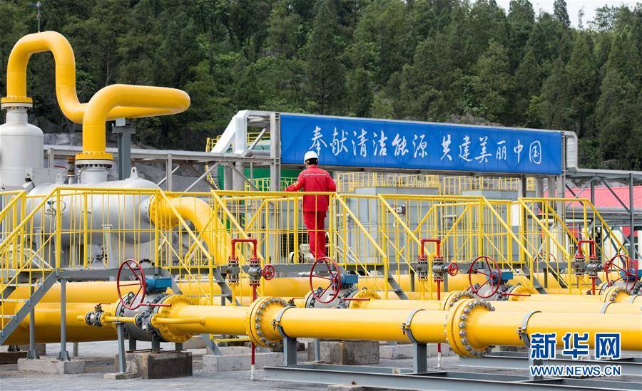 （新华全媒头条·迎接两会特稿·图文互动）（2）勠力同心 决胜全面小康——两会时间看“中国前景”