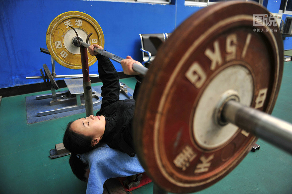 中国梦：守护网络蓝天的90后女警