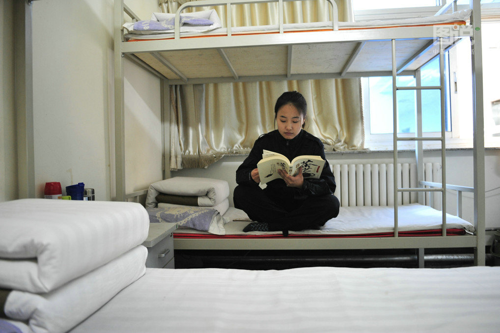 中国梦：守护网络蓝天的90后女警