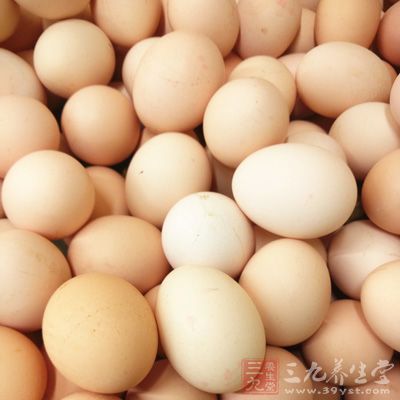 鸡蛋2个、生粉1/4汤匙、冷清水1汤匙