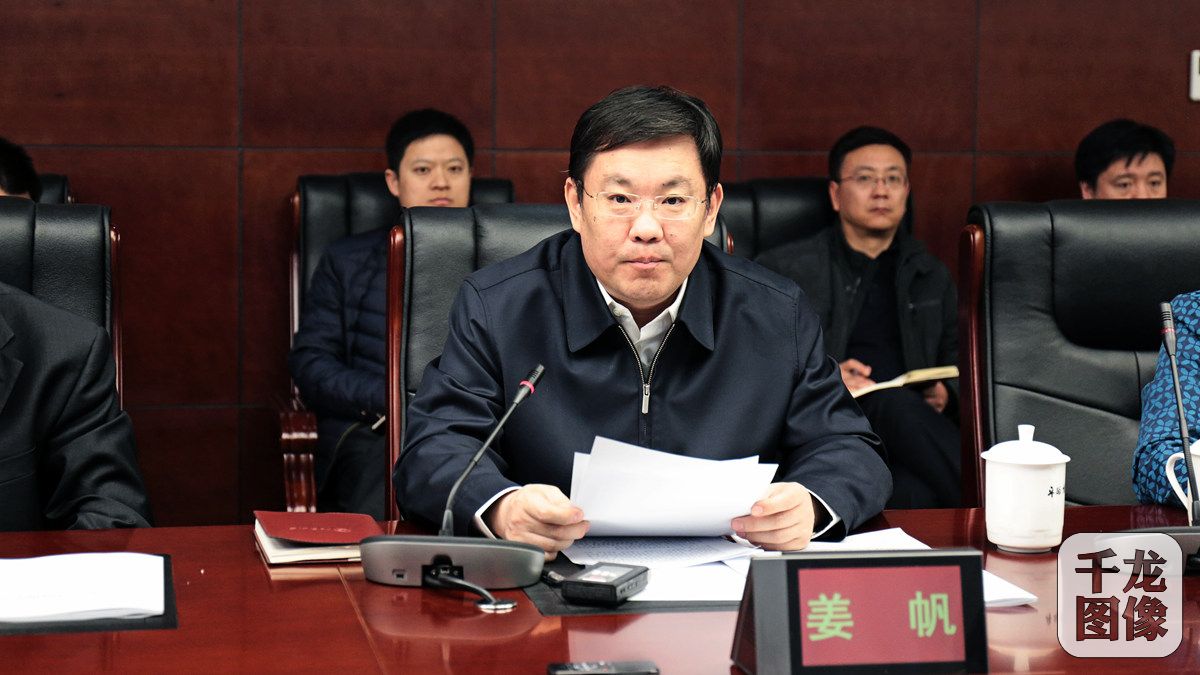 3月2日,平谷区区长姜帆表示,“十三五”规划对于平谷区是实现高质量发展的重要机遇,在“十三五”具体目标设定上,要做到“四个显著提升”:生态环境显著提升、经济发展质量显著提升、城镇化水平显著提升、人民生活质量显著提升。千龙网记者 王璟玥摄