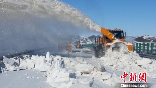 国道3015线新疆玛依塔斯风区封闭61小时恢复通车