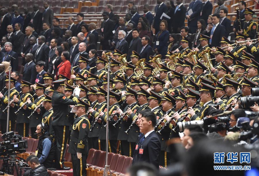 3月3日，中国人民政治协商会议第十二届全国委员会第四次会议在北京人民大会堂开幕。这是军乐团高奏国歌。新华社记者 杨宗友 摄