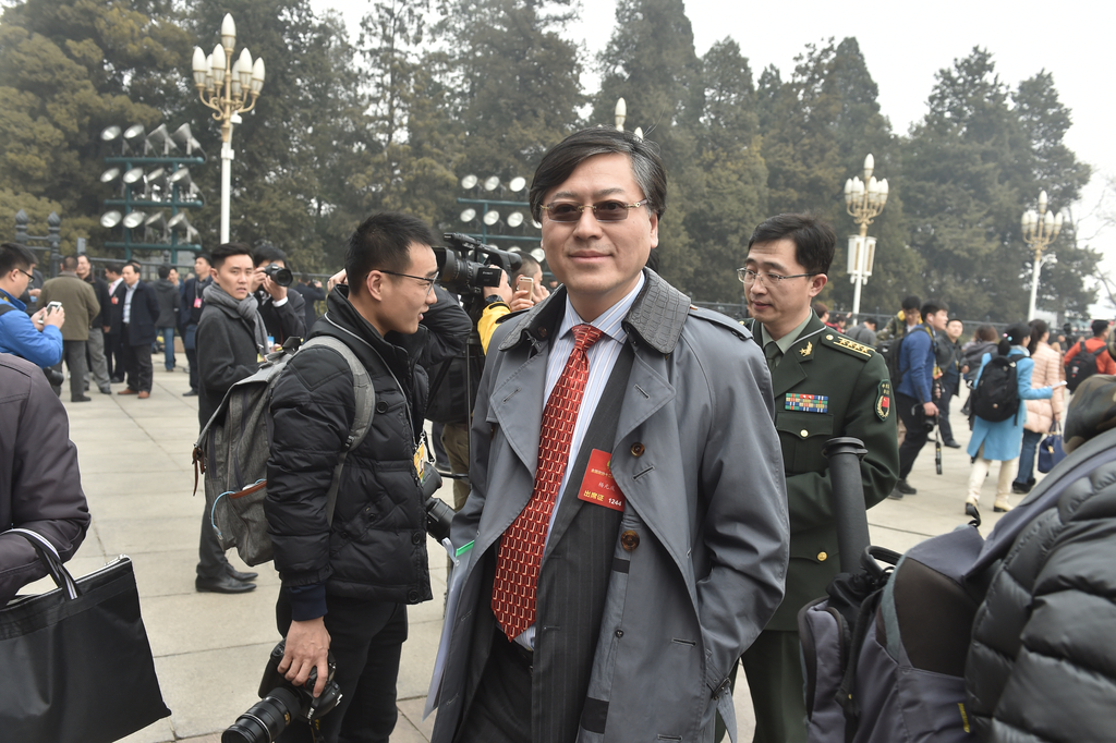 2016年3月3日，北京，全国政协十二届四次会议开幕。联想集团总裁兼首席执行官杨元庆出席会议。