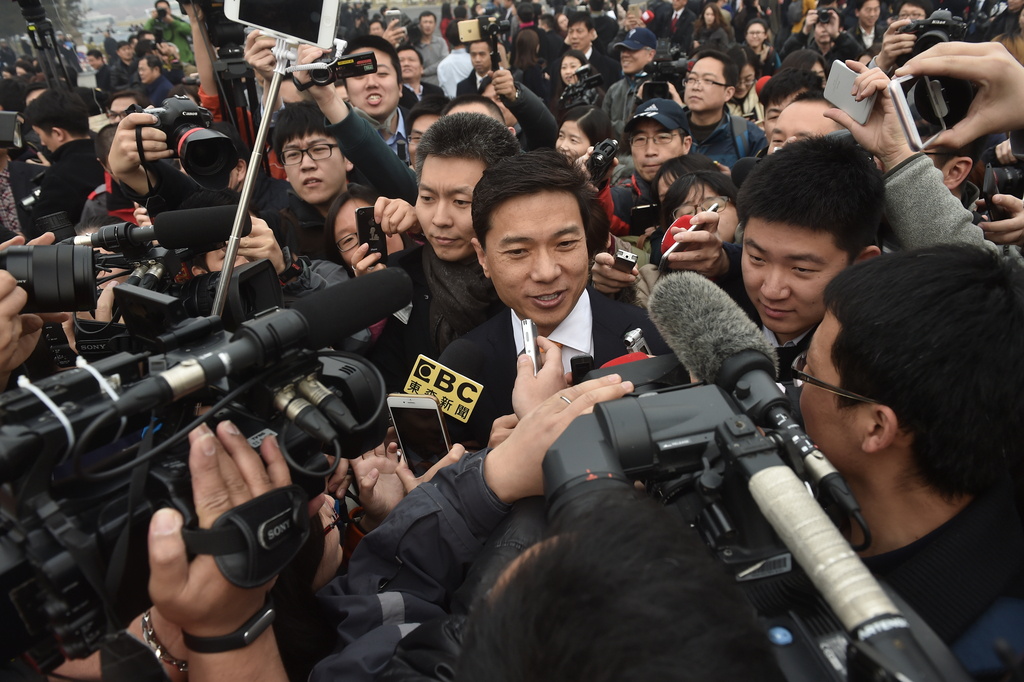 　　2016年3月3日，北京，全国政协十二届四次会议开幕。百度公司创始人、董事长兼首席执行官李彦宏出席会议。