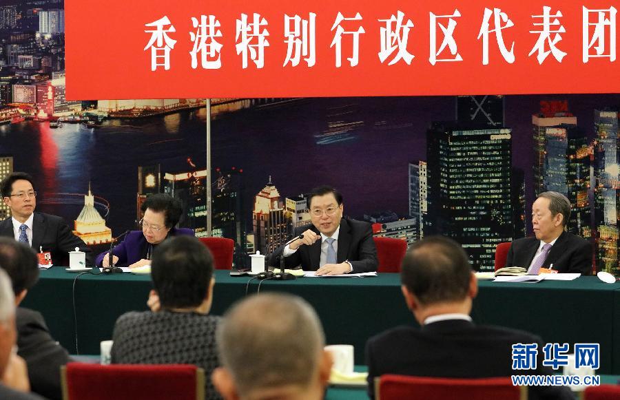 3月6日，中共中央政治局常委、全国人大常委会委员长张德江参加十二届全国人大四次会议香港代表团的审议。新华社记者 刘卫兵 摄