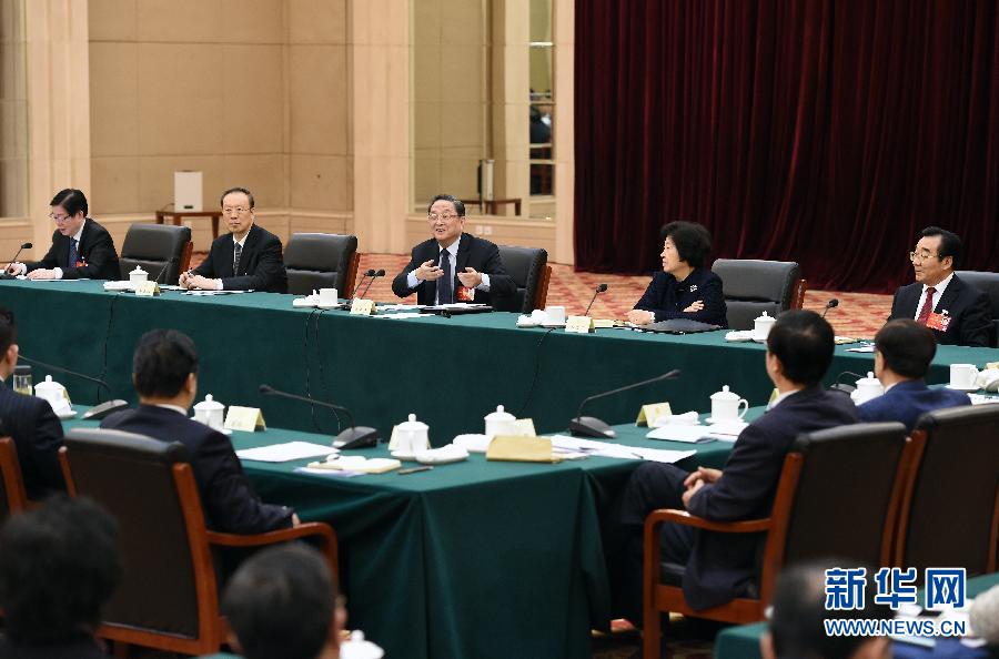 3月6日，中共中央政治局常委、全国政协主席俞正声在全国政协十二届四次会议特邀界委员联组会参加讨论。新华社记者 张领 摄