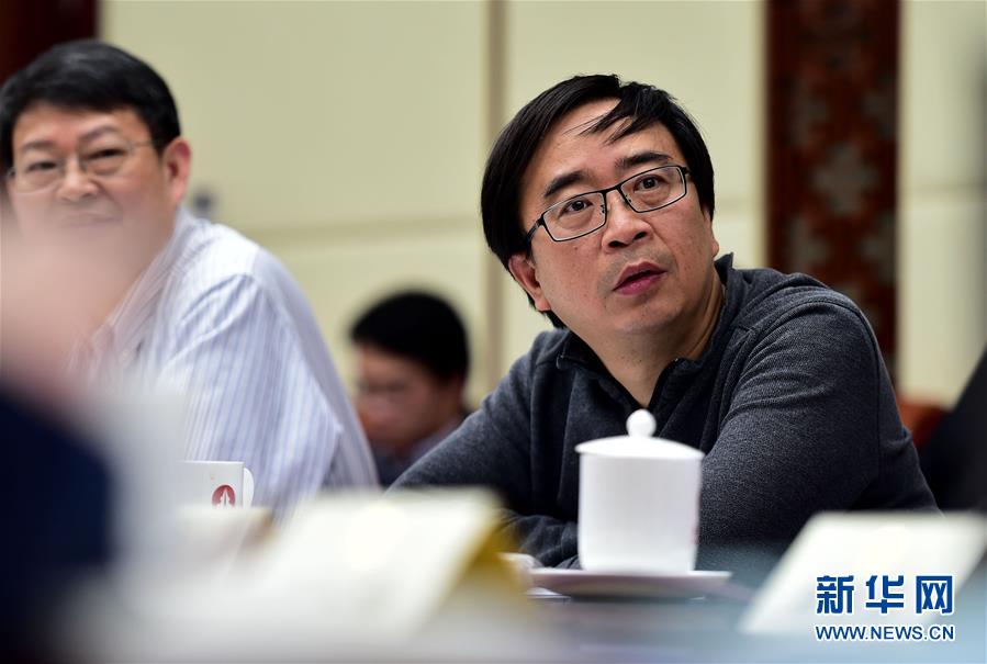 （两会·履职记·会内会外）（2）“70后”院士潘建伟委员的“大小”提案