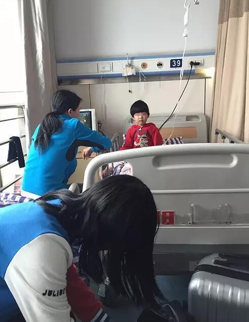 4岁女童从11楼阳台坠下 却自己爬了起来(图)