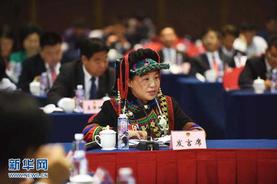 （两会·万花筒）（12）两会巾帼录