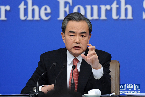 十二届全国人大四次会议新闻中心于3月8日（星期二）10时在梅地亚中心多功能厅举行记者会，邀请外交部部长王毅就“中国的外交政策和对外关系”的相关问题回答中外记者的提问。图为外交部部长王毅回答记者提问。新华网/中国政府网记者 陈竞超 摄