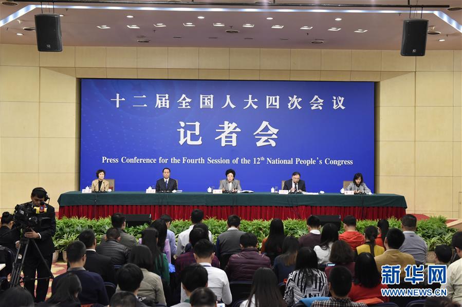 （两会）（2）卫计委主任李斌等就“实施全面两孩政策”答记者问