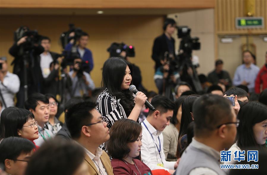 （两会）（3）卫计委主任李斌等就“实施全面两孩政策”答记者问