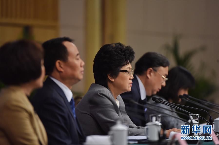（两会）（4）卫计委主任李斌等就“实施全面两孩政策”答记者问