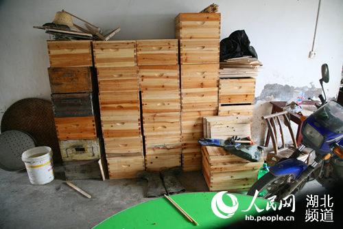 警方查获的部分蜂箱