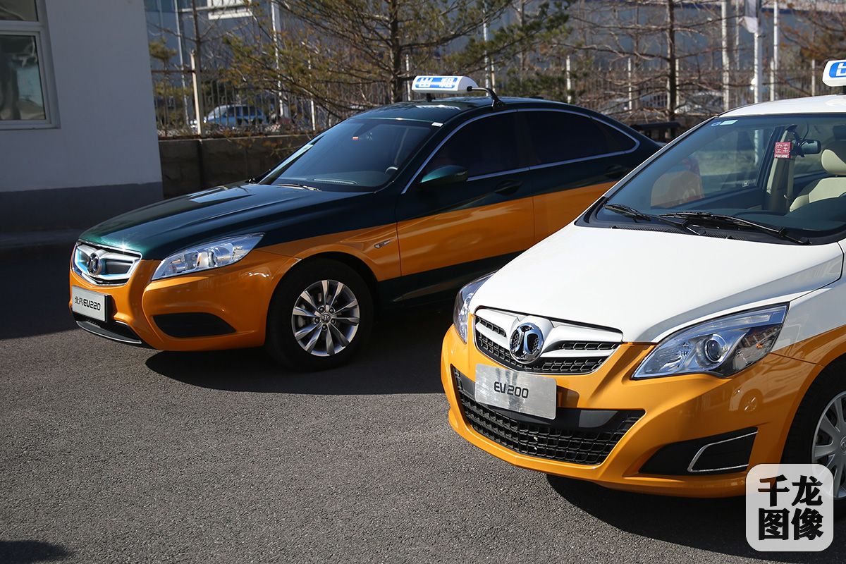 6 北汽专为出租车研发的可换电池新能源汽车（3月10日摄）。千龙网记者 李贺摄