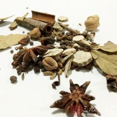 新花生、八角、桂皮、香叶、甘草、盐